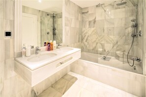 Bathroom - Central Antwerp Marble Lodge (Antwerp Center)