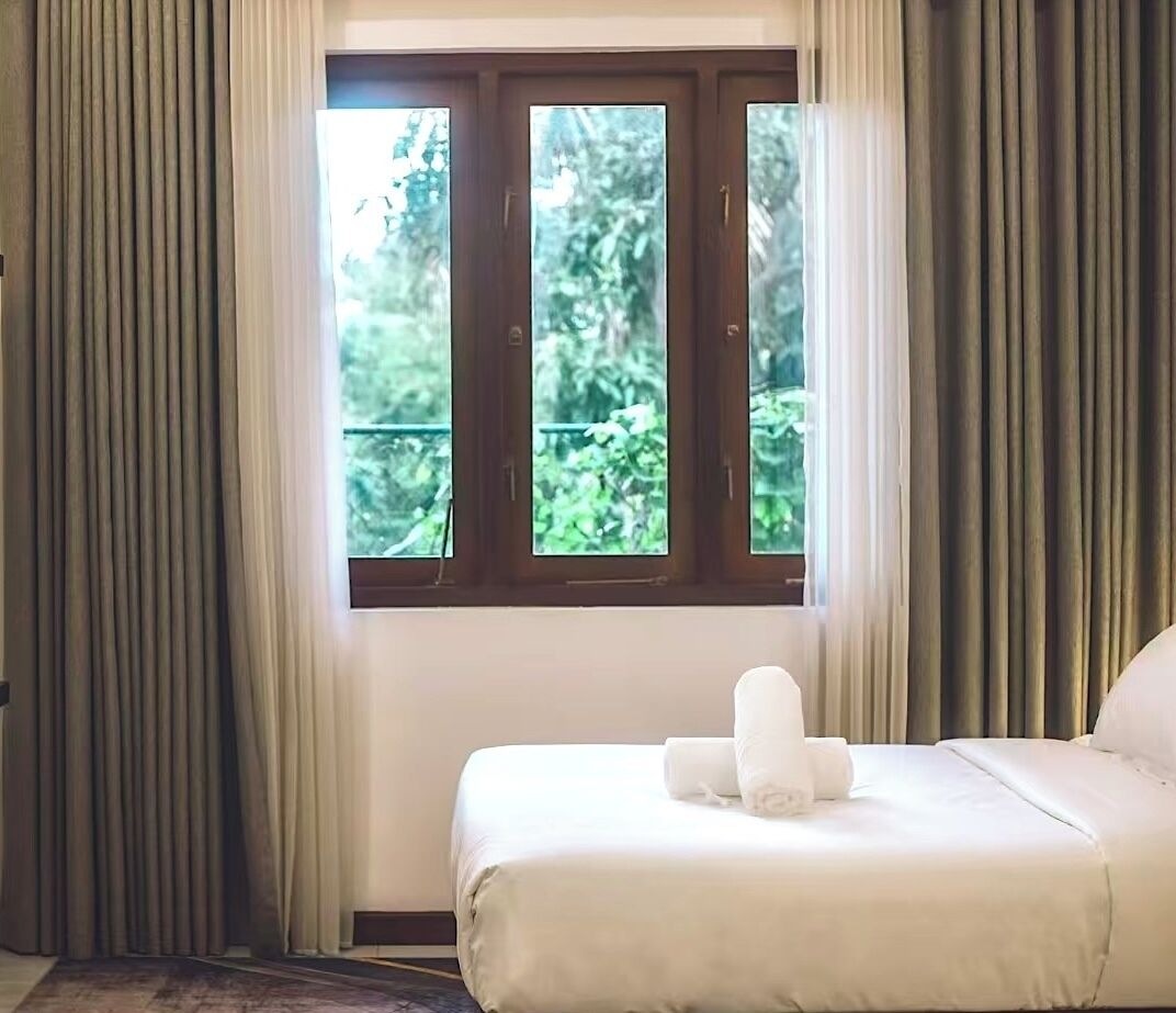 Blackout curtains, free WiFi
