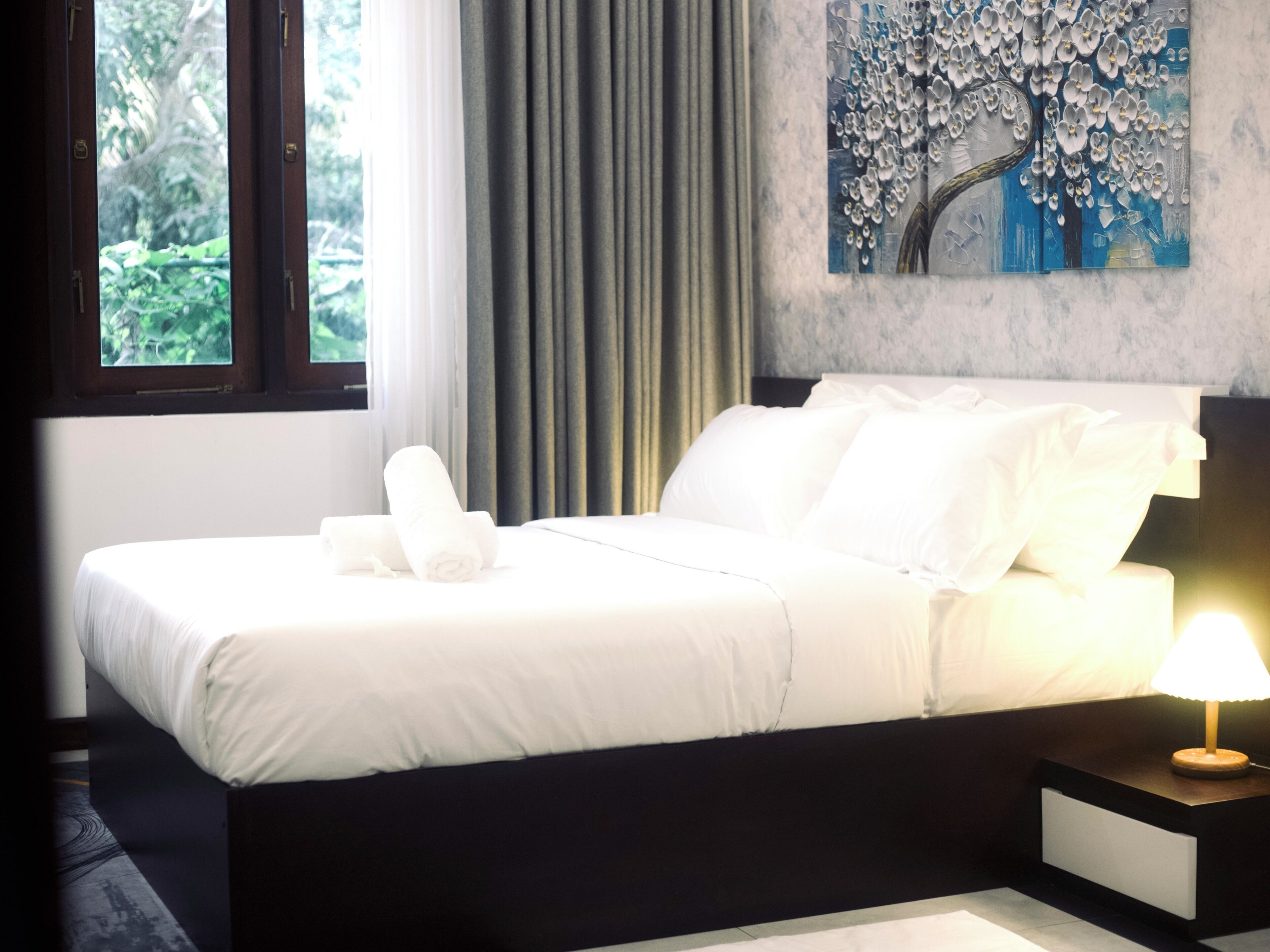 Blackout curtains, free WiFi