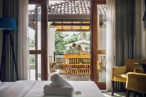 Habitación Deluxe doble, vistas a la piscina | Cortinas opacas y wifi gratis