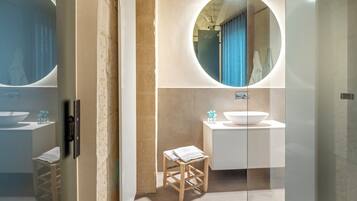 Standard-Suite, Balkon, Stadtblick | Wellness