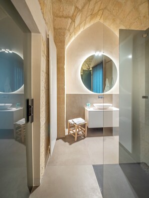 Standard-Suite, Balkon, Stadtblick | Wellness