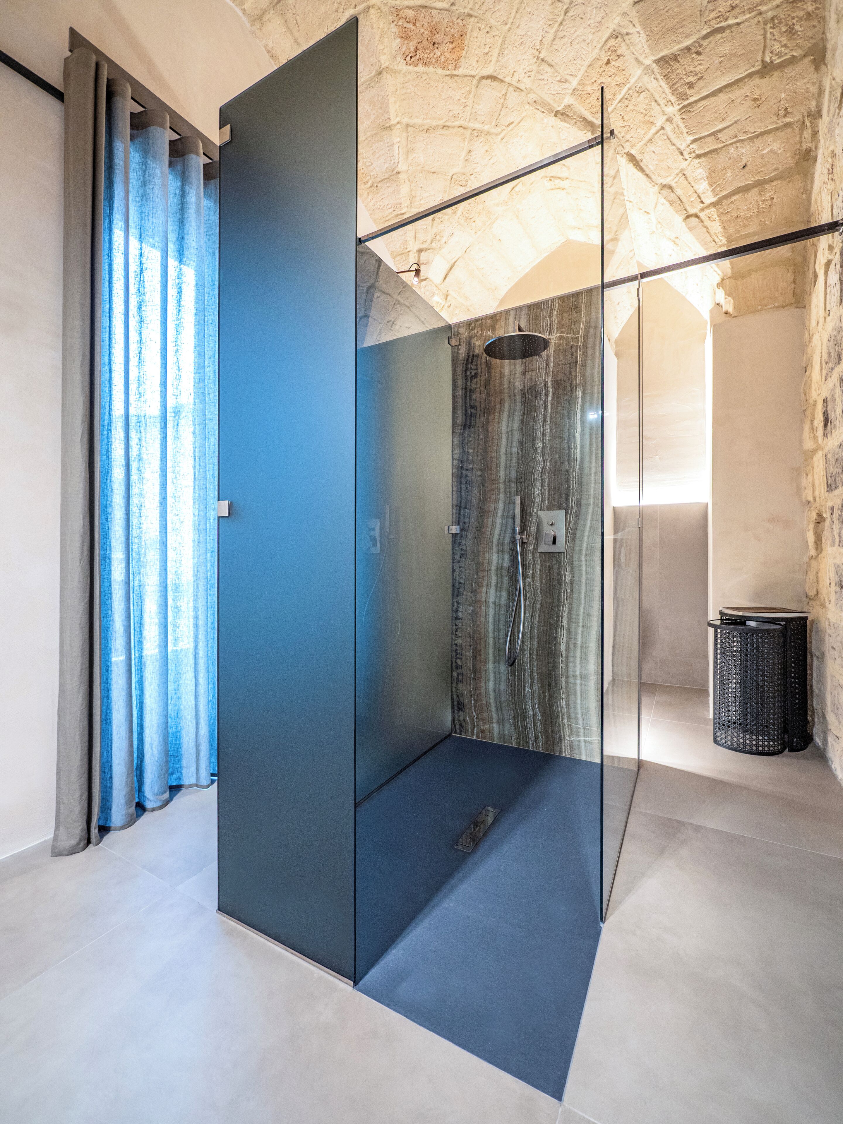 Standard-Suite, Balkon, Stadtblick | Badezimmer