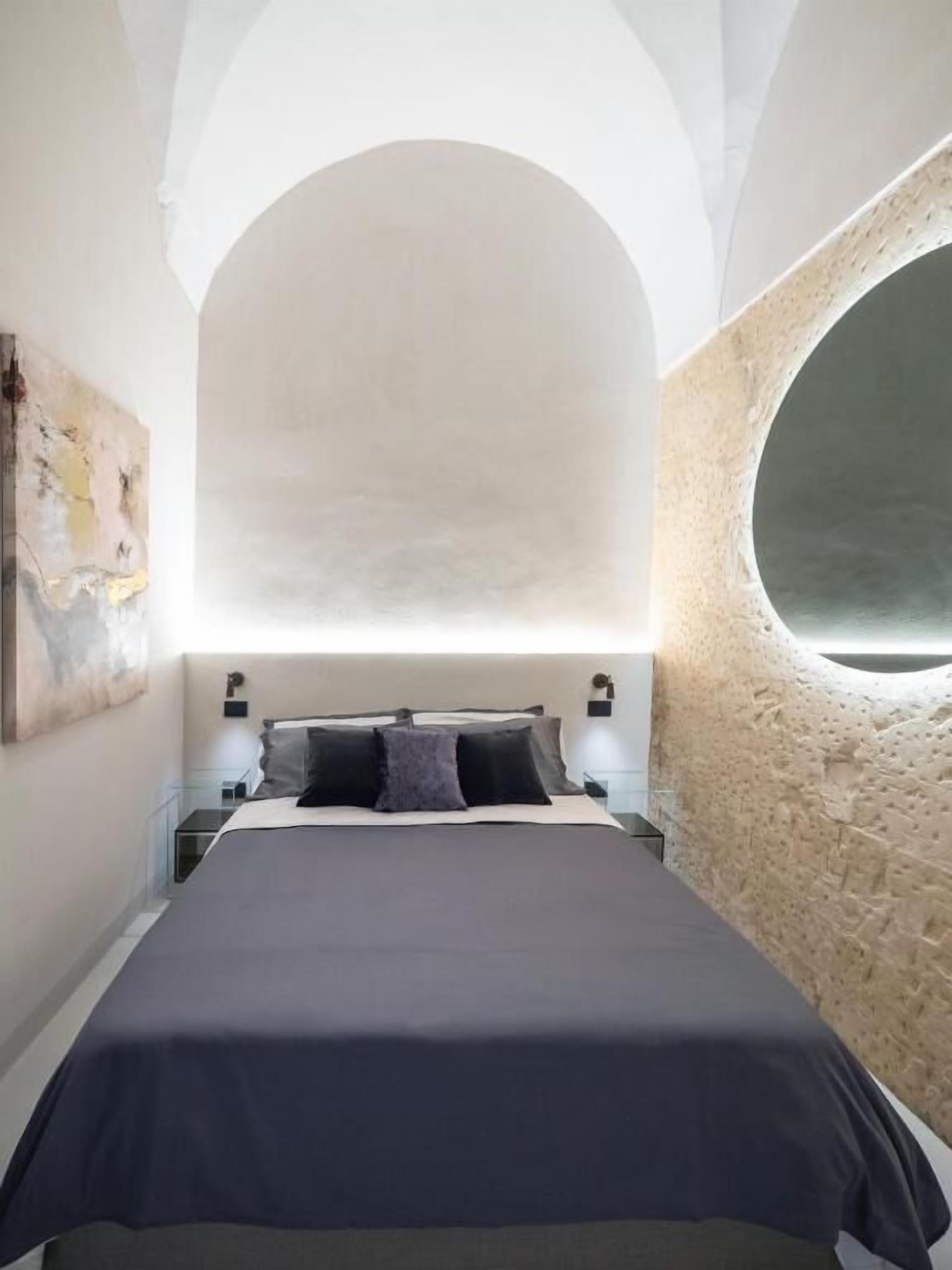 Superior-Suite, Balkon, Stadtblick | Zimmersafe, schallisolierte Zimmer, Bügeleisen/Bügelbrett