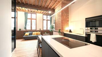 Fridge, microwave, oven, stovetop