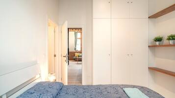 1 bedroom, bed sheets