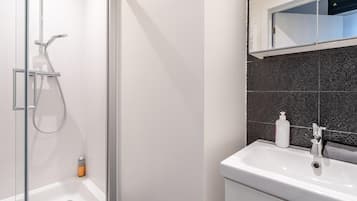 Shower, towels