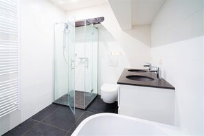 Douche, serviettes fournies