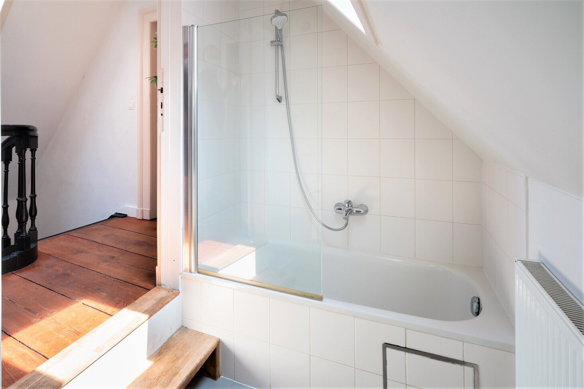 Douche, sèche-cheveux, serviettes fournies