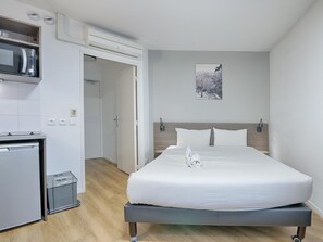 Apartment | 1 bedroom - Riverside Couples Stay Near Paris (Nogent-sur-Marne)