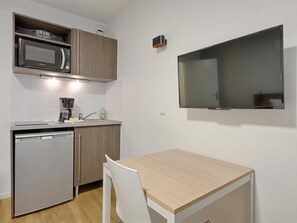 Apartment | Dining - Riverside Couples Stay Near Paris (Nogent-sur-Marne)