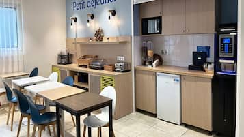 Apartment | Dining