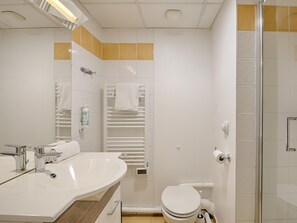 Apartment | Bathroom - Riverside Couples Stay Near Paris (Nogent-sur-Marne)