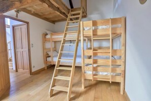 3 Schlafzimmer, Bügeleisen/Bügelbrett, Internetzugang, Bettwäsche