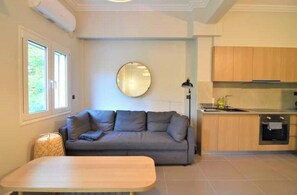 Living area - HOMOO- Metro Ampelokipoi Central Luxury Apartment (Athina)