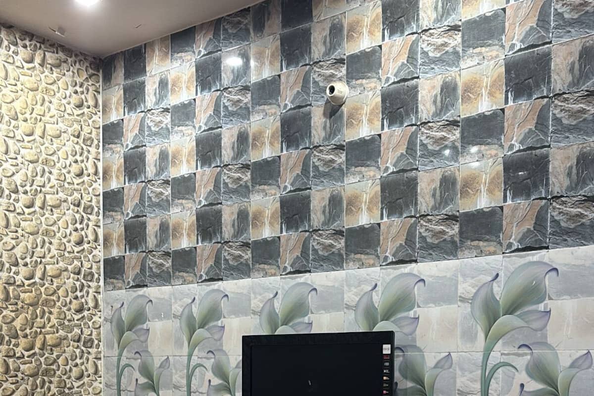 Habitación doble clásica, patio, vista al jardín | Escritorio, espacio para trabajar con laptop y cortinas blackout