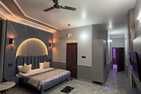 Luxury Double or Twin Room, Garden View | Desk, laptop workspace, blackout drapes