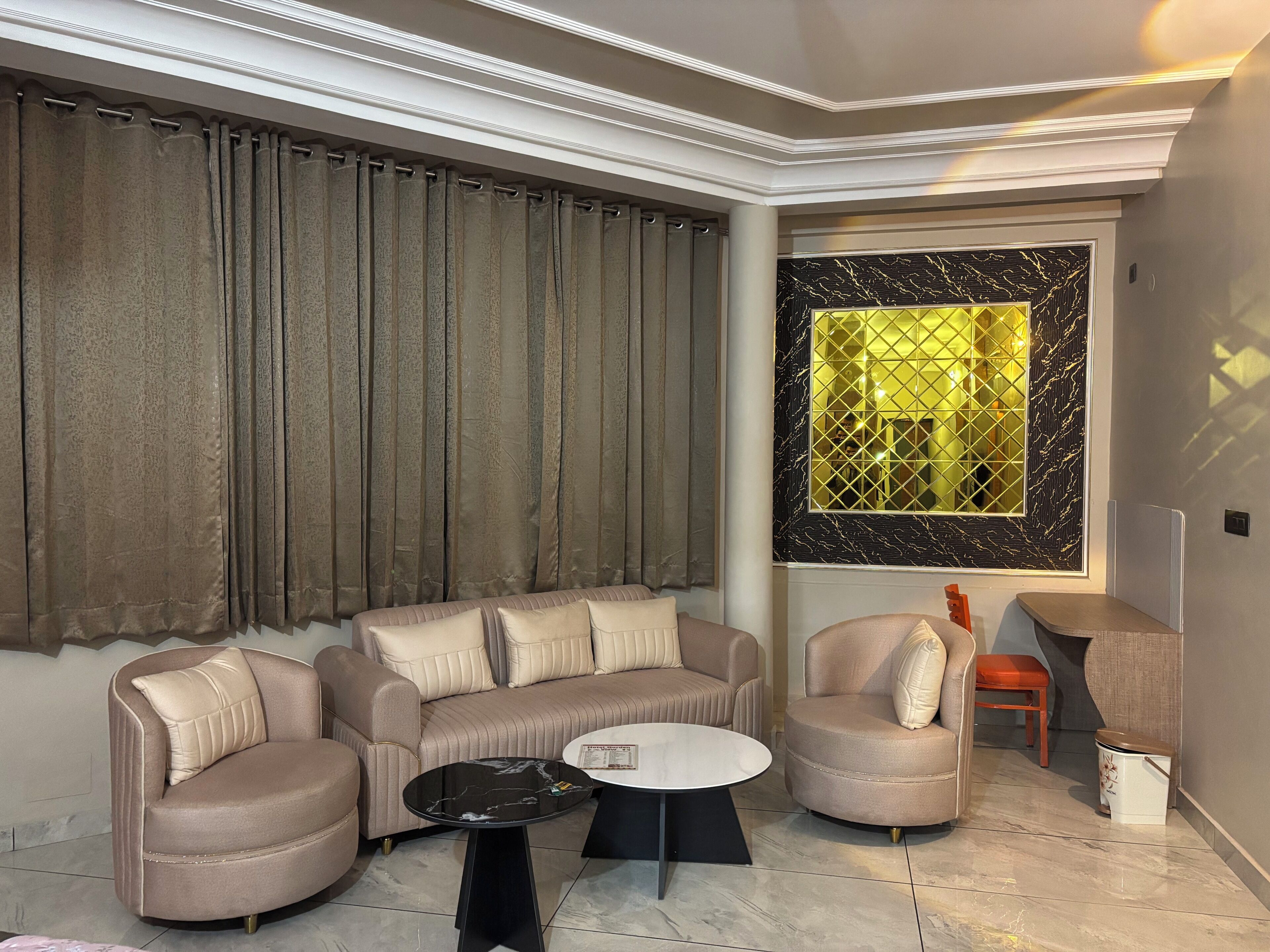 Luxury Double or Twin Room, Garden View | Living area