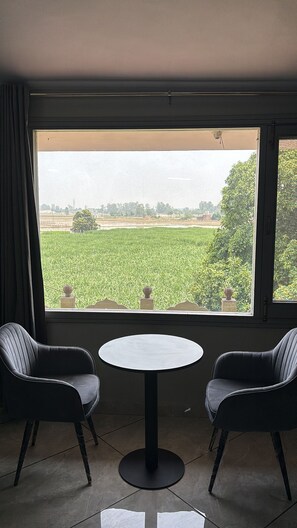 Deluxe Double or Twin Room, Garden View | Interior