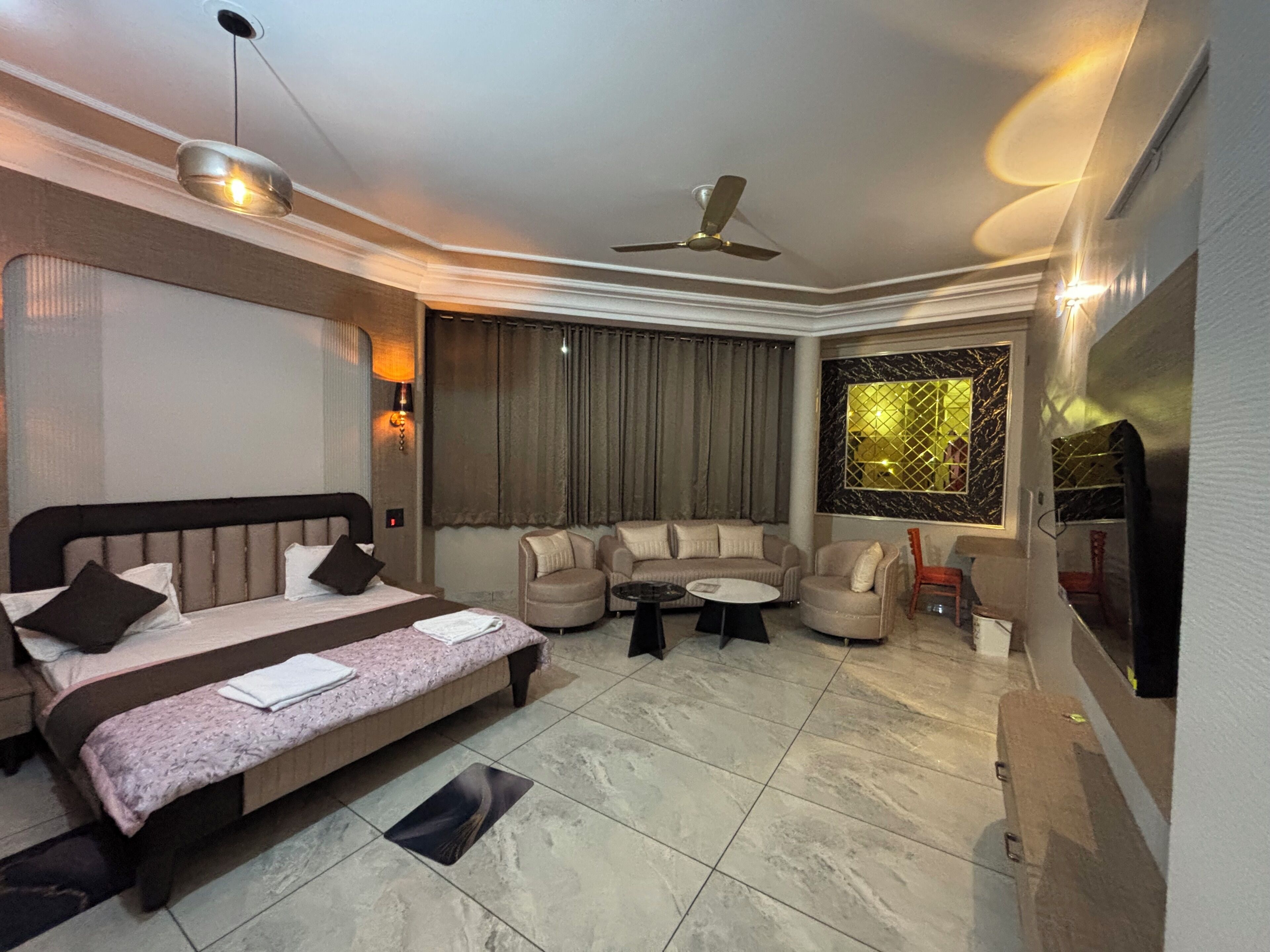 Luxury Double or Twin Room, Garden View | Desk, laptop workspace, blackout drapes