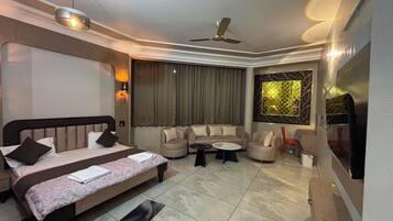 Luxury Double or Twin Room, Garden View | Desk, laptop workspace, blackout drapes