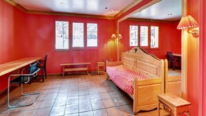 A room with a bed, a desk, a chair, a bench, and a mirror. - Spacious Mountain Stay for 7 (Risoul)