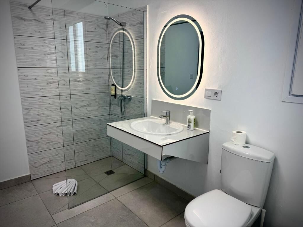 Single Room | Bathroom