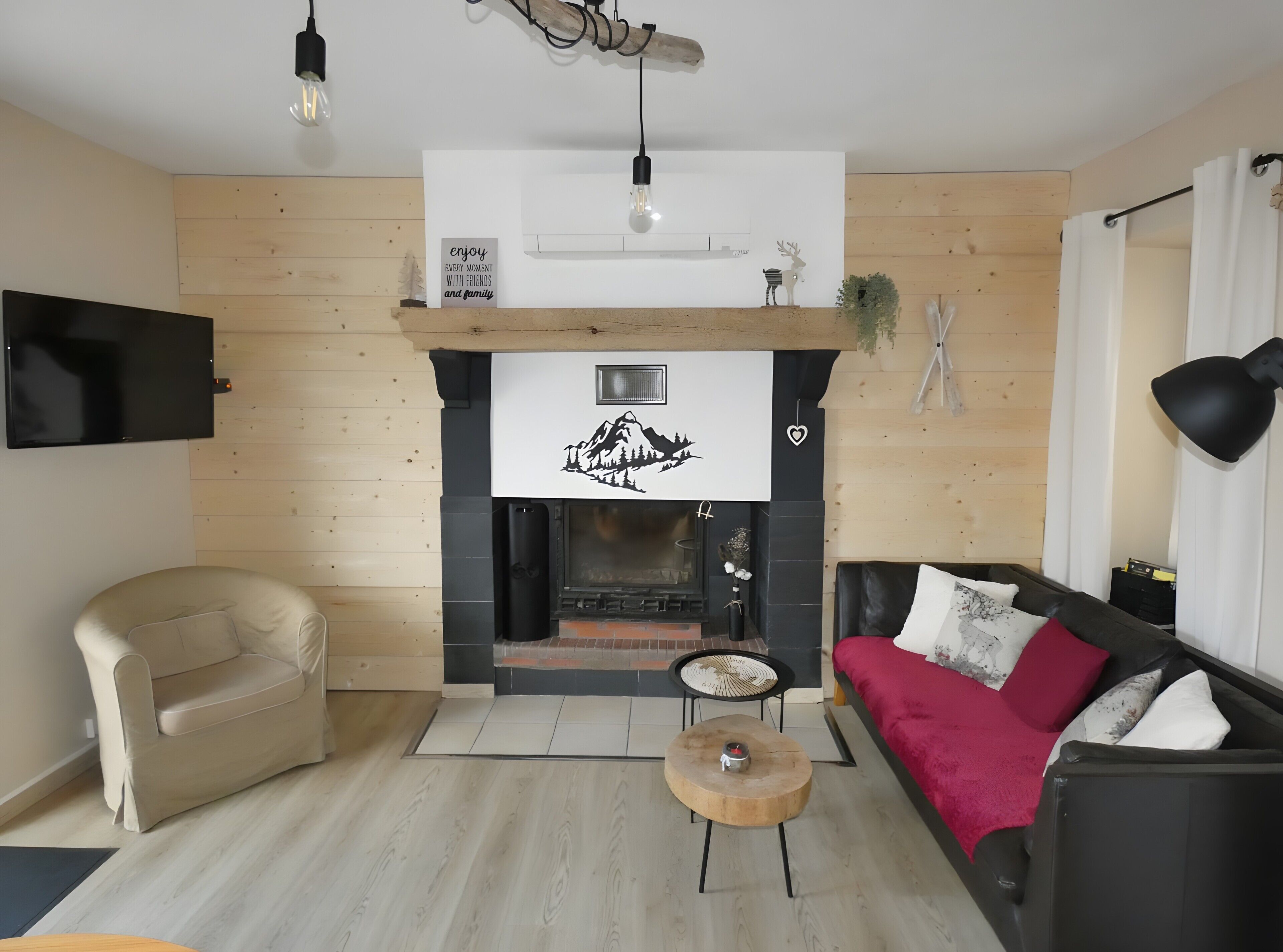 Televisie en een open haard