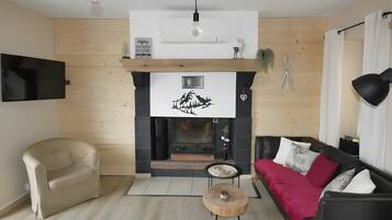 Televisie en een open haard