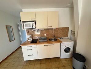 Private kitchen - Studio with terrace, sea view, close to beach and center, quiet location (Le Lavandou)