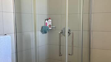 Apartment, 1 Bedroom, Smoking, Balcony | Bathroom