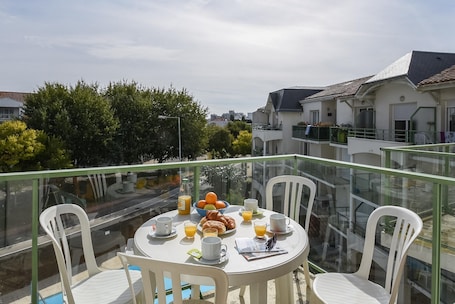 Family Apartment Near Marina