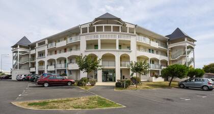 Family Apartment Near Marina