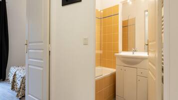 Apartment | Bilik Mandi