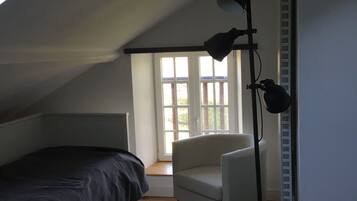 2 chambres, fer et planche à repasser, Wi-Fi, draps fournis
