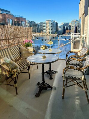 Outdoor dining - Apartment by the water at Islands Brygge (København)