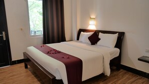 Superior-Doppelzimmer, Poolblick | Zimmersafe, Verdunkelungsvorhänge, Bügeleisen/Bügelbrett