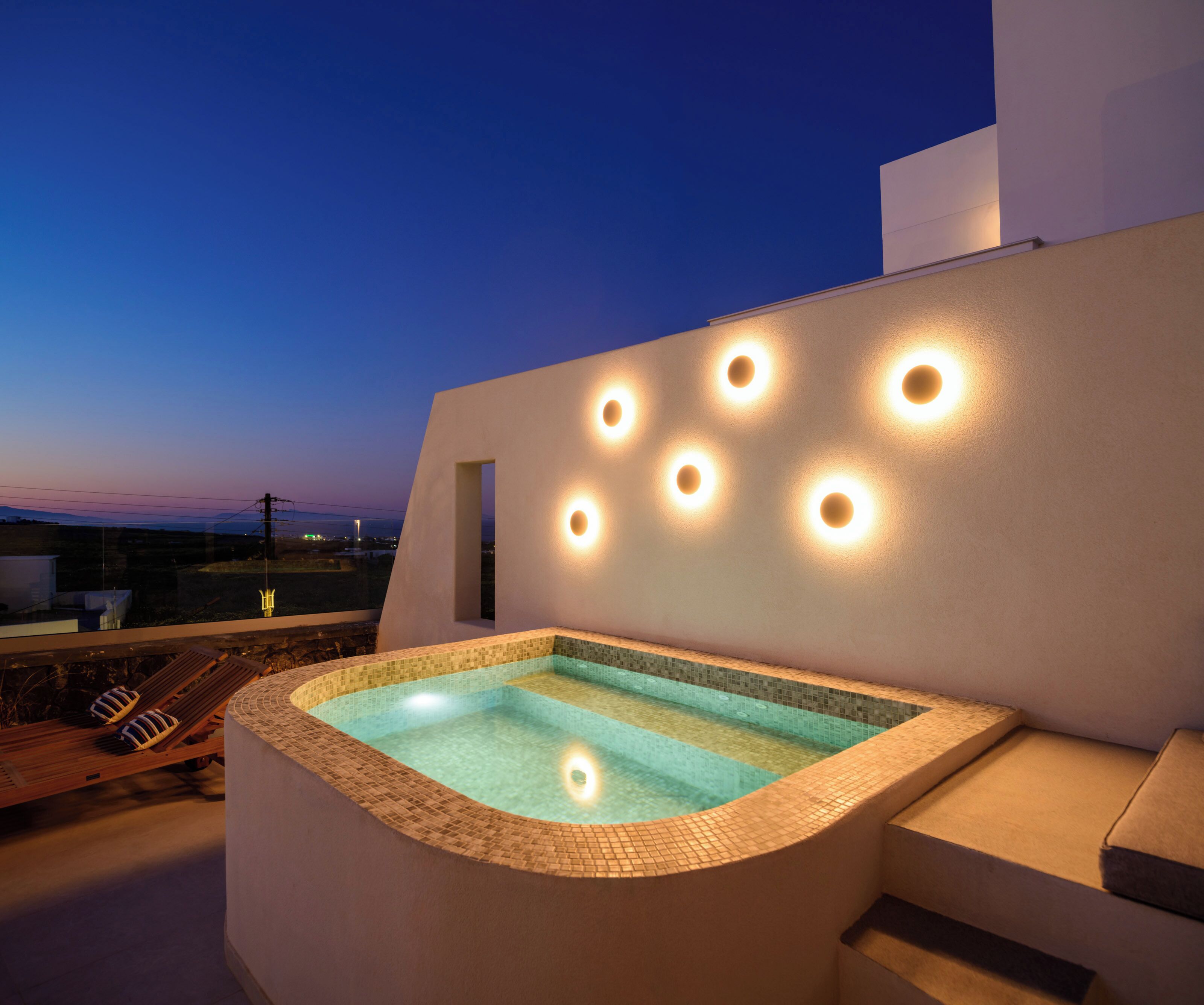 Elegant 2 Bedroom Suite with Hot Tub and Sea View | Property grounds