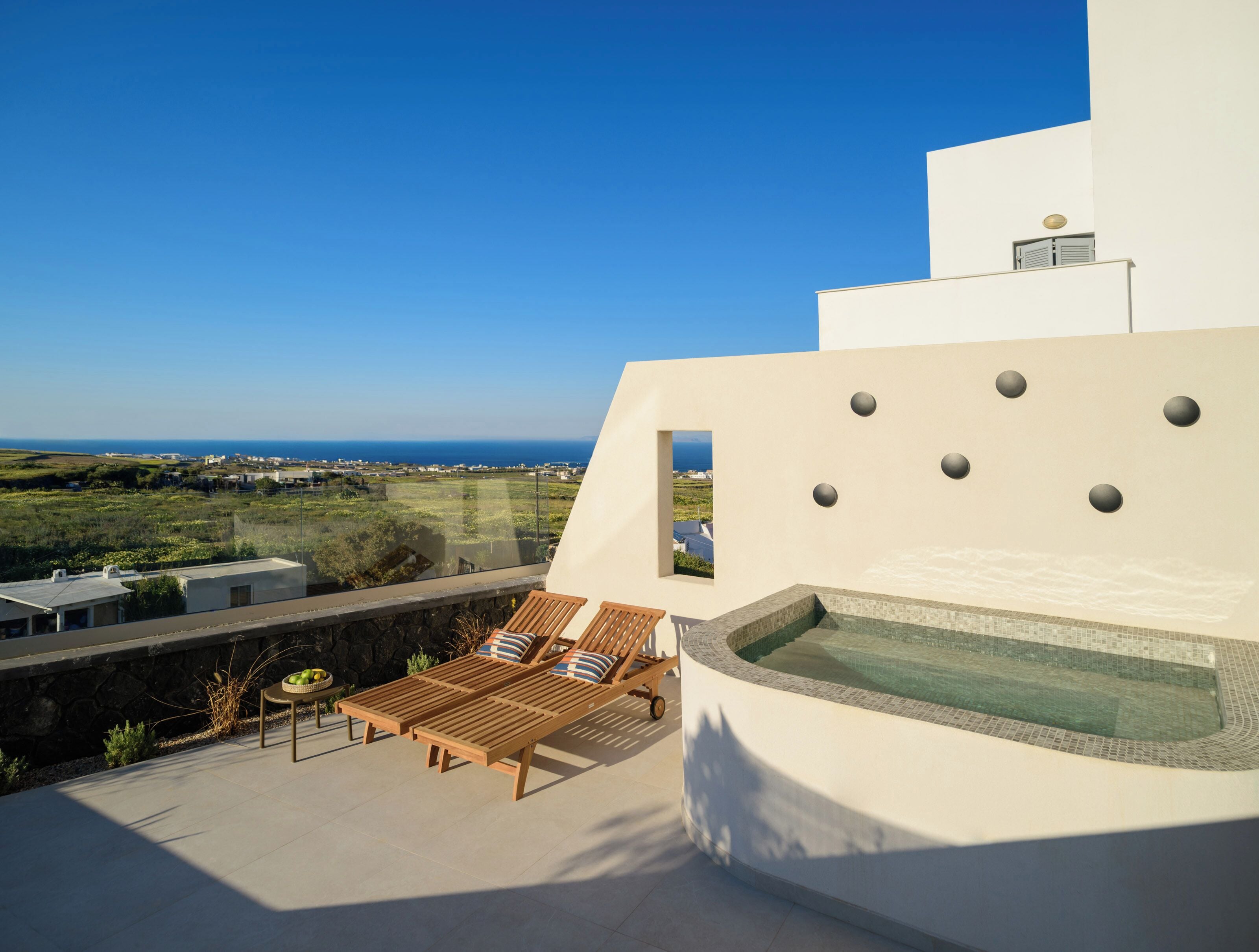 Elegant 2 Bedroom Suite with Hot Tub and Sea View | 専用スパ浴槽