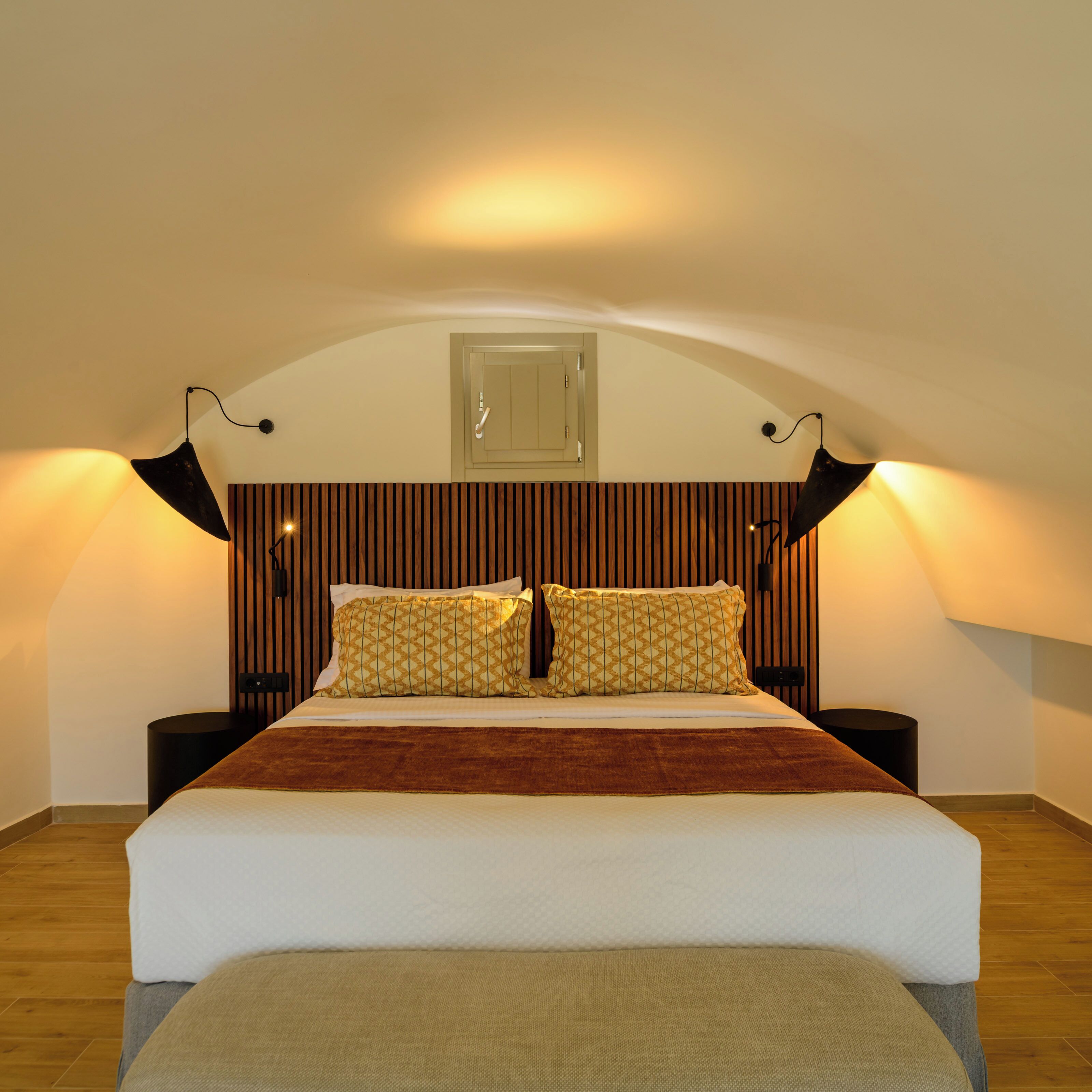 Elegant 2 Bedroom Suite with Hot Tub and Sea View | Hochwertige Bettwaren, Betten mit Memory-Foam-Matratzen, Zimmersafe