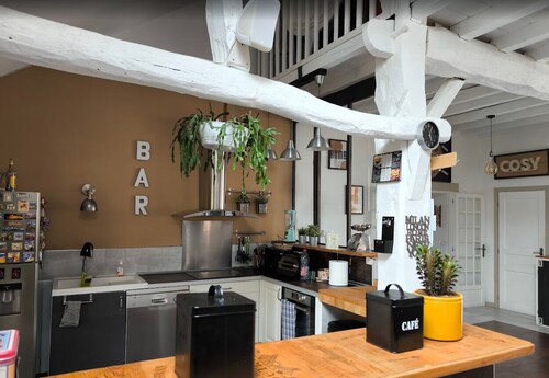 Charming Air-Conditioned House –Pyrenees Views, Tennis & Large Garden (Sleeps 8)