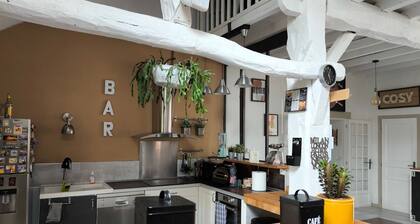 Charming Air-Conditioned House –Pyrenees Views, Tennis & Large Garden (Sleeps 8)