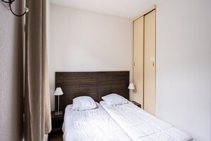 Room - Functional Alpine Base for 8 Guests (Loudenvielle)