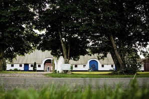 Exterior - Enchanting atmosphere at Nolde country estate (Bylderup-Bov)