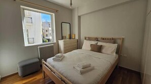 Iron/ironing board, WiFi, bed sheets - HOMOO next to Acropolis & metro 1BD Apt (Athina)