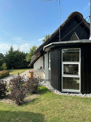 Exterior - Thatched cottage near Øer Beach and Ebeltoft (Ebeltoft)