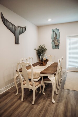 Dining - Welcome to Easy Breezy.  Luxury Coastal Getaway, Minutes From Two Beaches. (Gulf Breeze)