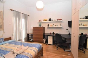 Iron/ironing board, WiFi, bed sheets - Cozy & modern + center + metro + WI-FI (Athina)
