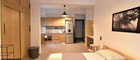 Iron/ironing board, WiFi, bed sheets