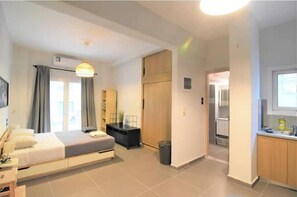 Iron/ironing board, WiFi, bed sheets - HOMOO on the Metro- 500 mpbs WIFI- 10' Monastiraki (Athina)
